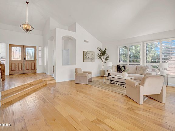 3rd image of 5715 E BEVERLY Lane