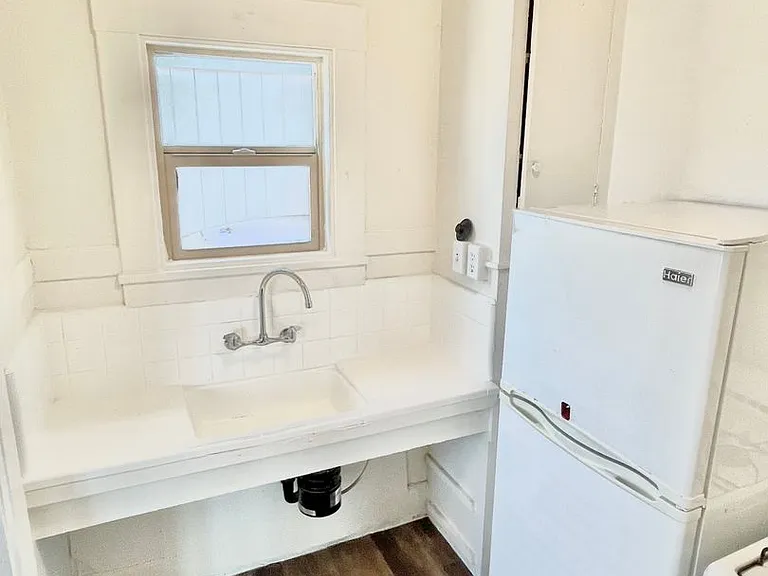 109 University Ave #1 — Photo 7