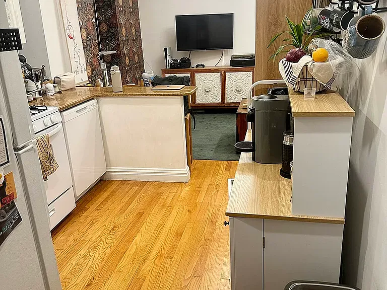 401 E 90th St #3S — Photo 2