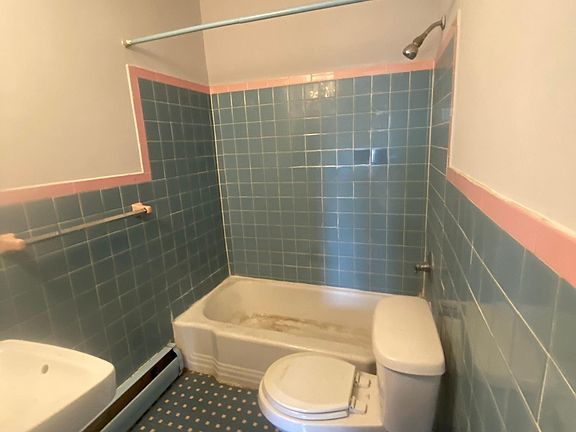 2nd image of 901 E Cliveden St #2