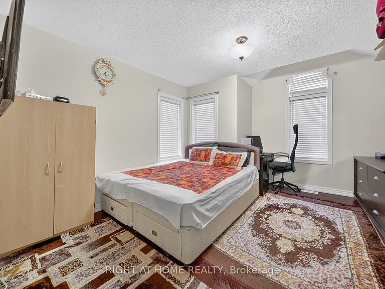 54 Boundbrook Dr — Photo 34