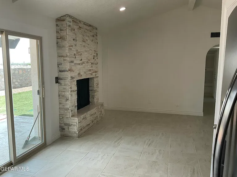 335 Flynn Dr — Photo 15