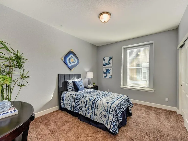 916 Lyon Pl — Photo 37