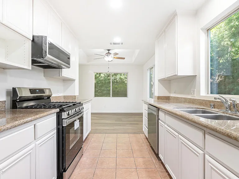 693 Cypress Ave — Photo 14
