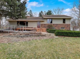W215 Hillendale Dr, Oconomowoc, WI 53066