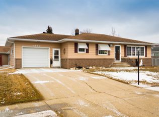 1322 Griggs Ave, Grafton, ND 58237