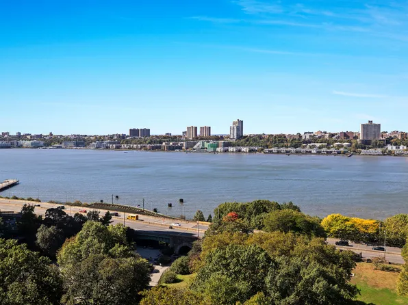 11 Riverside Drive image 3 of 13