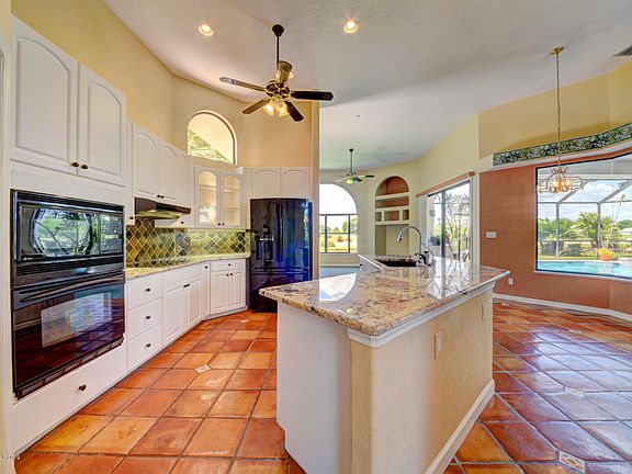 5th image of 662 Deerhurst Dr
