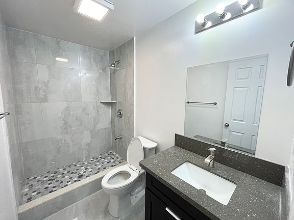 5th image of 1561 Meyers St #1