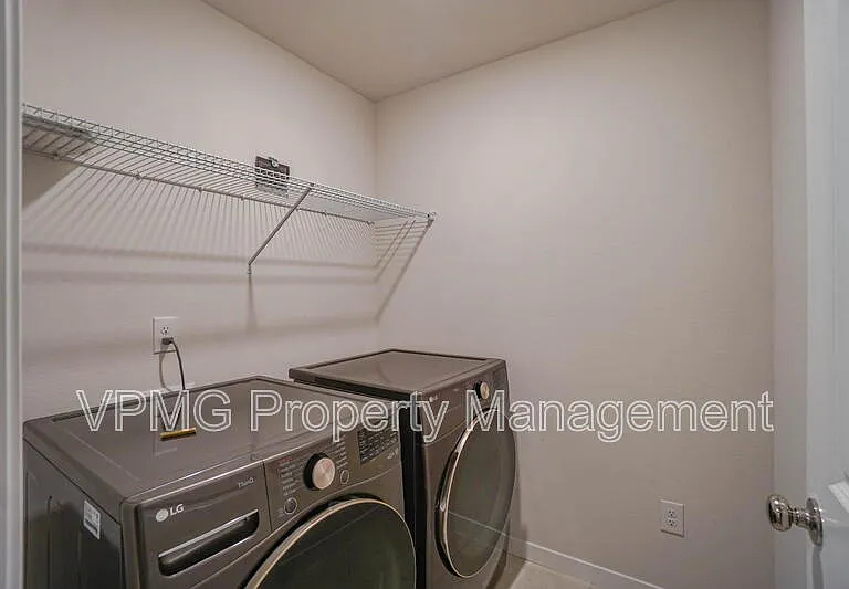 6921 NE 16th Ave — Photo 25