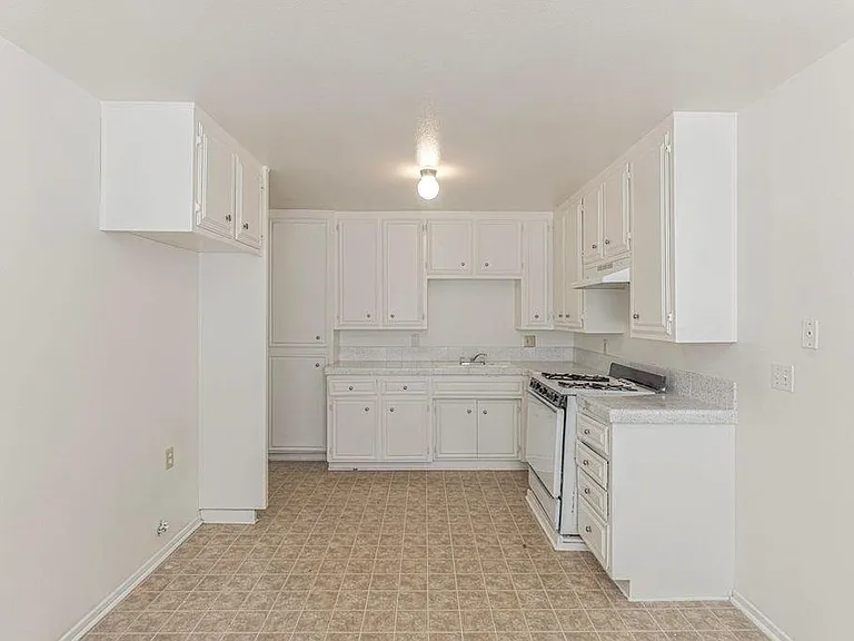 232 E Lancaster Blvd — Photo 4