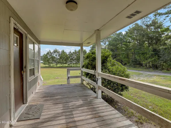 270 Demps Road, Hampstead, NC 28443