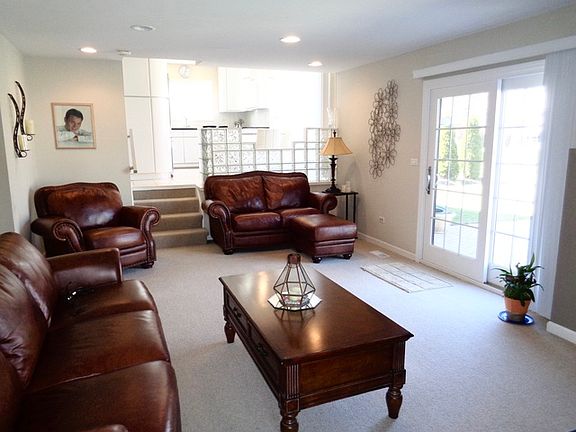 5th image of 806 E Burr Oak Dr