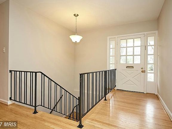 3rd image of 3718 Woodland Cir