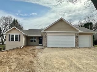 2921 Mackintosh Dr, Janesville, WI 53548