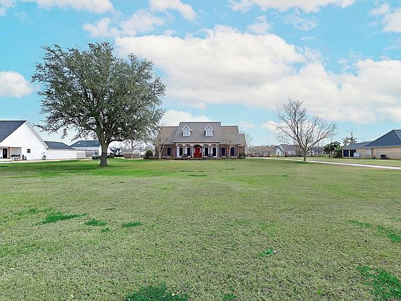 3rd image of 210 Bayou Bend Dr