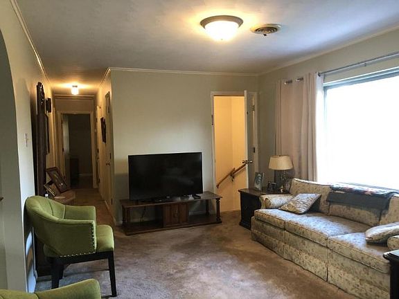 3rd image of 308 Grandeur Dr