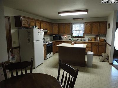 4th image of 100 Wallace Ave