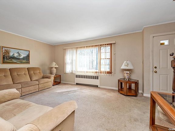 4th image of 1076 Lakeshore Dr