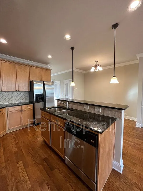 3 bed, 2.5 bath, 1998 sqft, $2,650 — Photo 3