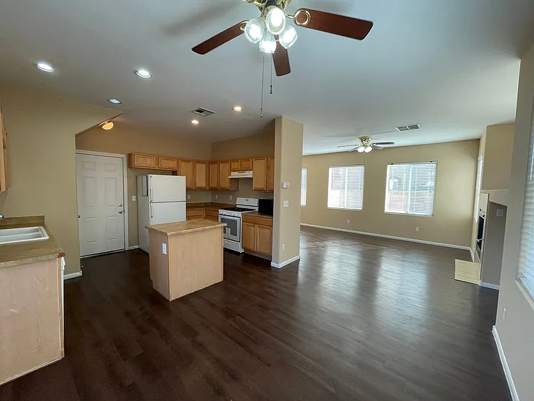 733 Emerald Idol Pl — Photo 2