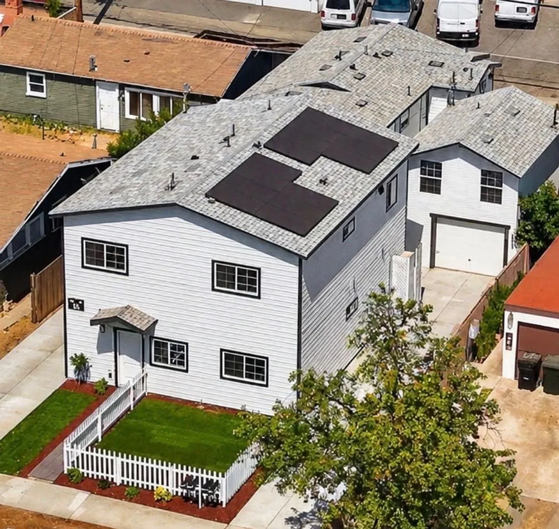 Spacious Remodeled 3 Bed, 2 Bath Home in Prime Downtown Fullerton 2 Parking Spaces! — Photo 2