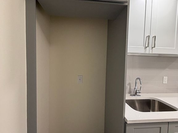 4th image of 2512 Bronx Park E #B