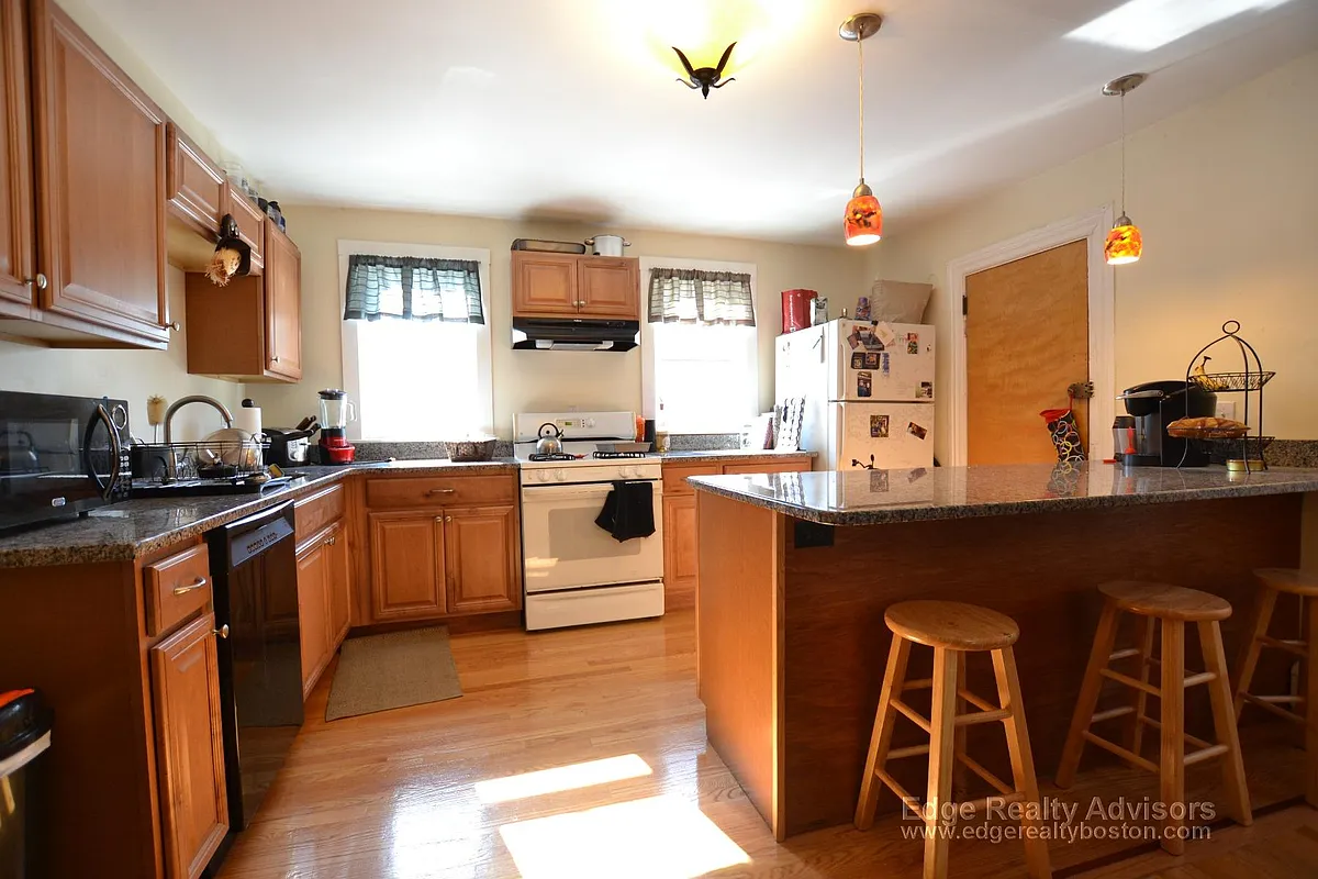 Building Photo - 345 Market St #2A