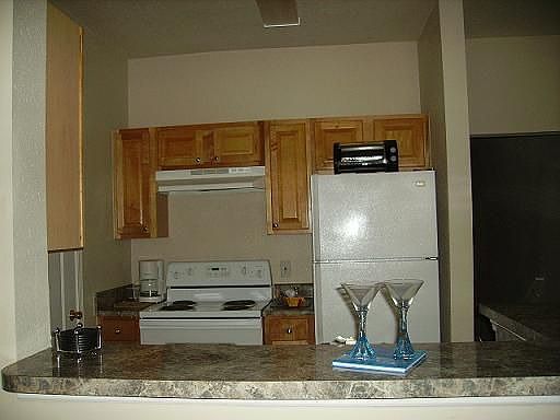 Kitchen w/ laundry & pantry nook