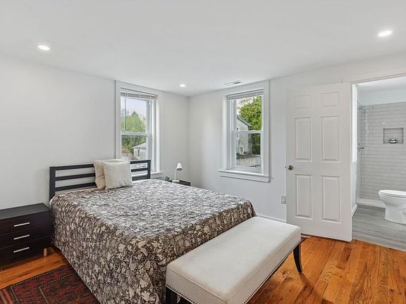 5th image of 221 E Hortter St #2