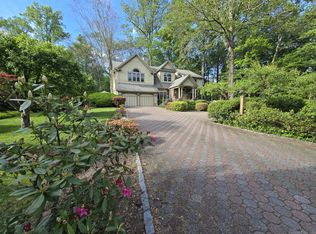16 Fullmar Ln, Norwalk, CT 06850