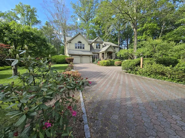 16 Fullmar Lane, Norwalk, CT 06850