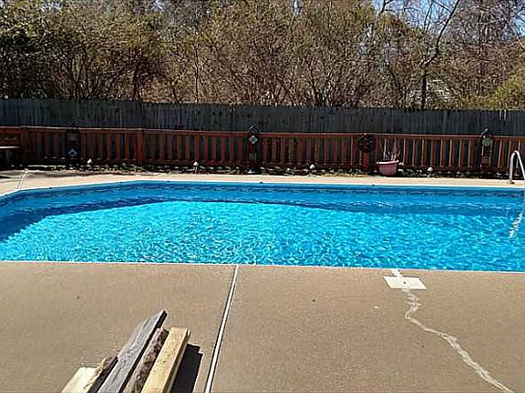 3rd image of 5811 Woodside Ln