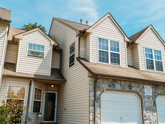 3rd image of 2204 Grassy Hollow Dr