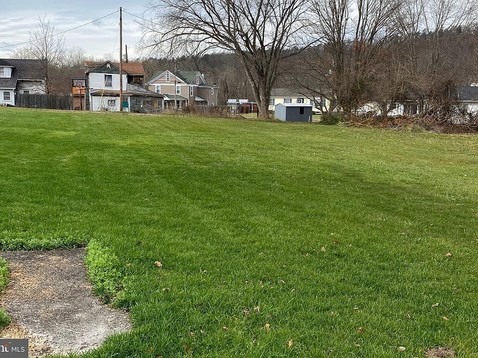 2 Jackson St, Paw Paw, WV 25434 Zillow