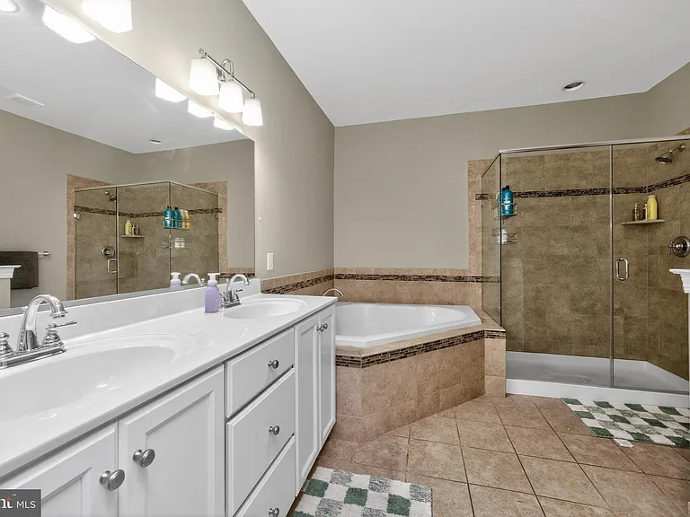 121 Shilling Ave — Photo 31
