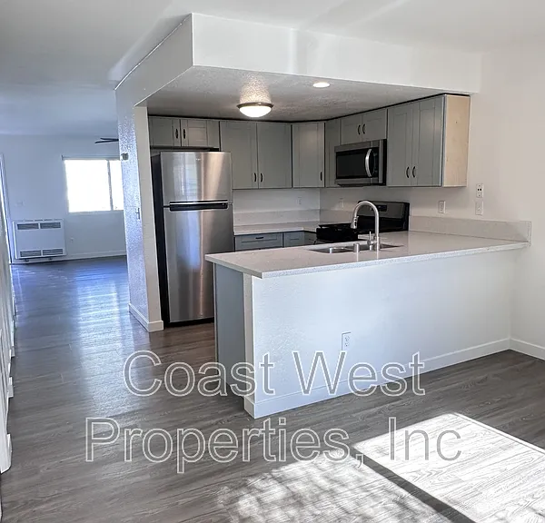 1174 Cypress Ave — Photo 6