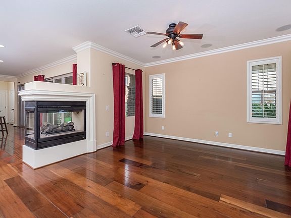 3rd image of 8323 Parkside Cres