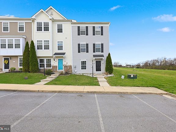 4th image of 49 Britania Ct