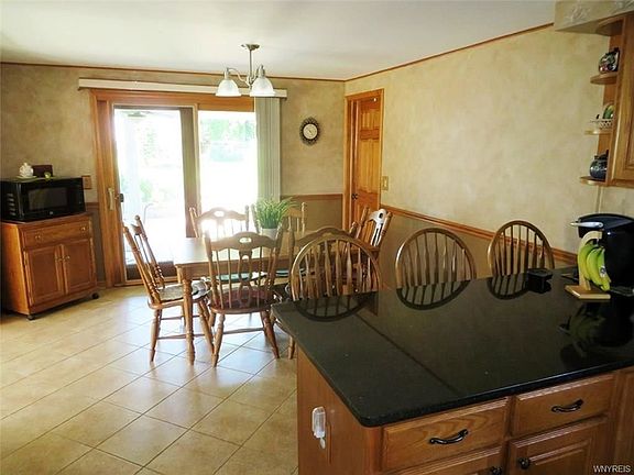5th image of 17 Greenbriar Dr