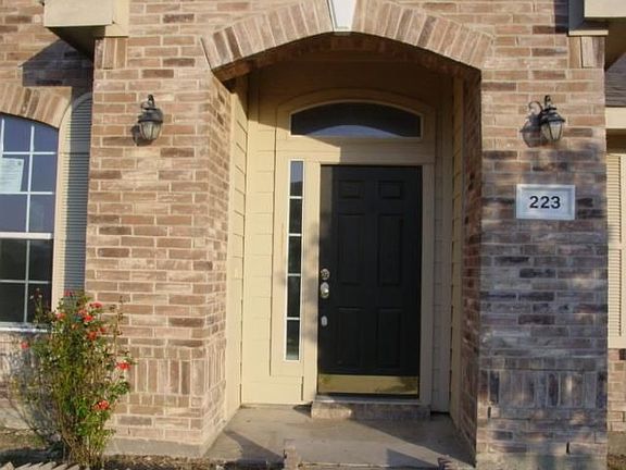 2nd image of 223 Deerfield Ct