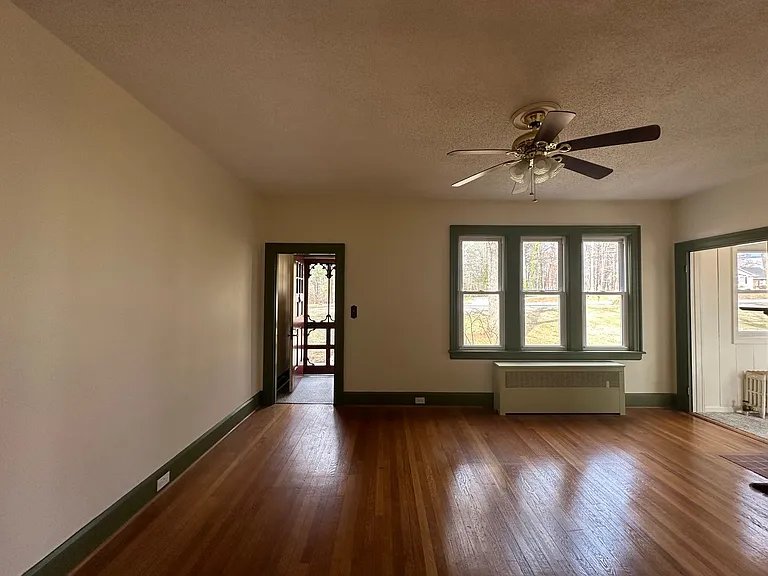 1321 Peaks St — Photo 3