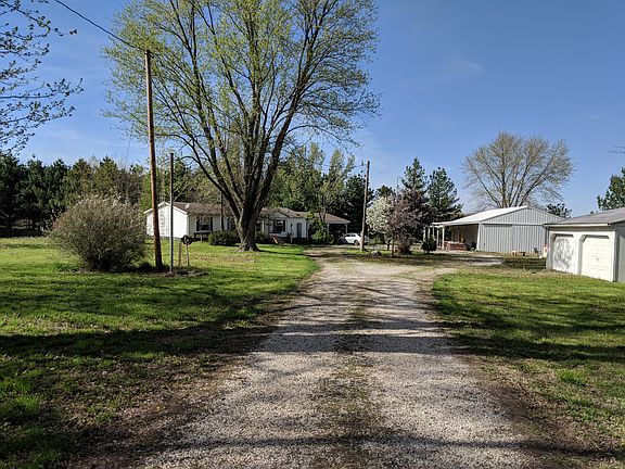 House sits off the road