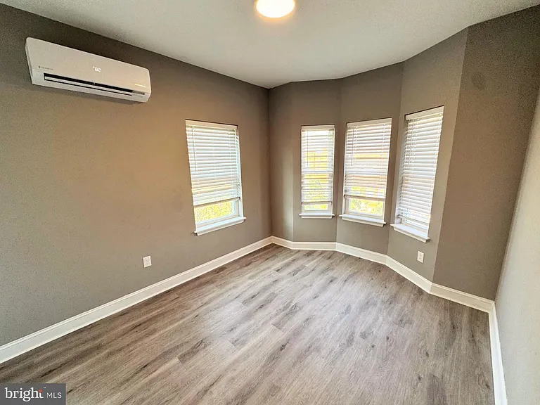 2417 W Jefferson St #2 — Photo 9