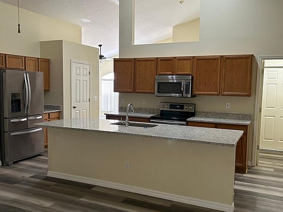 3rd image of 1018 Arbor Hill Cir