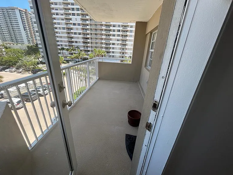 1965 S Ocean Dr #4G — Photo 6