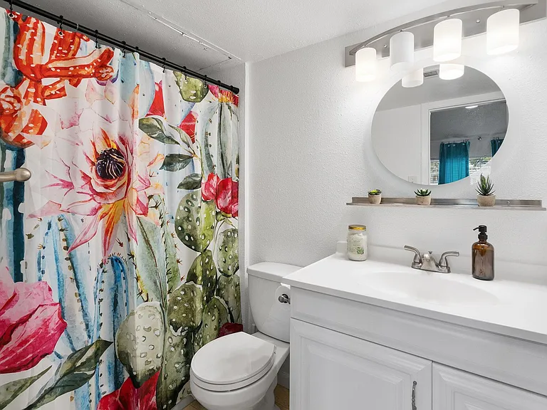 1818 S Lakeshore Blvd #8 — Photo 10