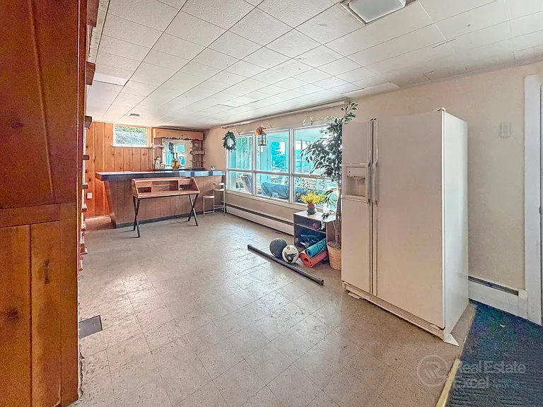 928 Grampian Blvd — Photo 9