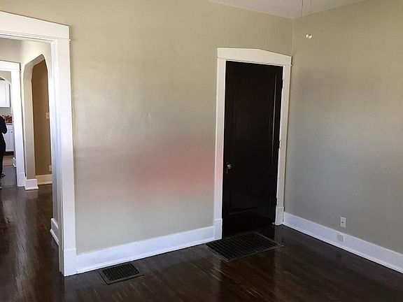 5th image of 2409 Bradley Ave APT 2