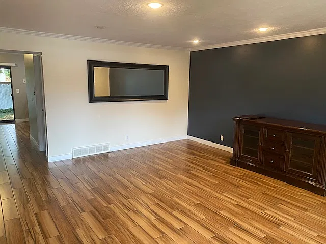 3 bed, 2.5 bath, 2100 sqft, $2,500 — Photo 2